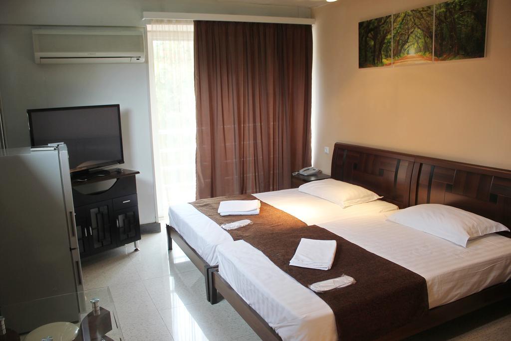 Hotel London Palace Tbilisi Rom bilde