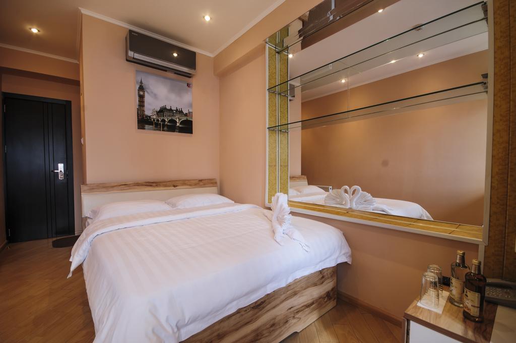 Hotel London Palace Tbilisi Eksteriør bilde