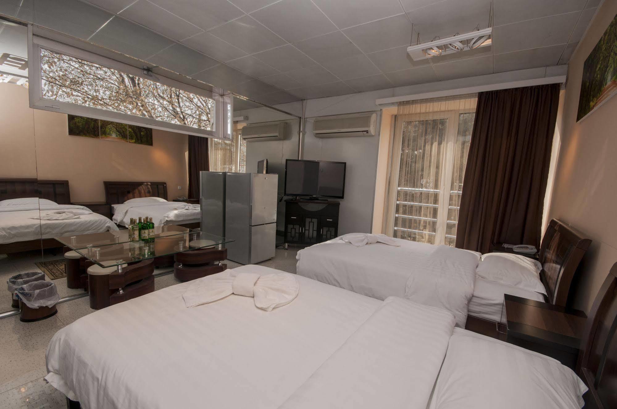 Hotel London Palace Tbilisi Eksteriør bilde